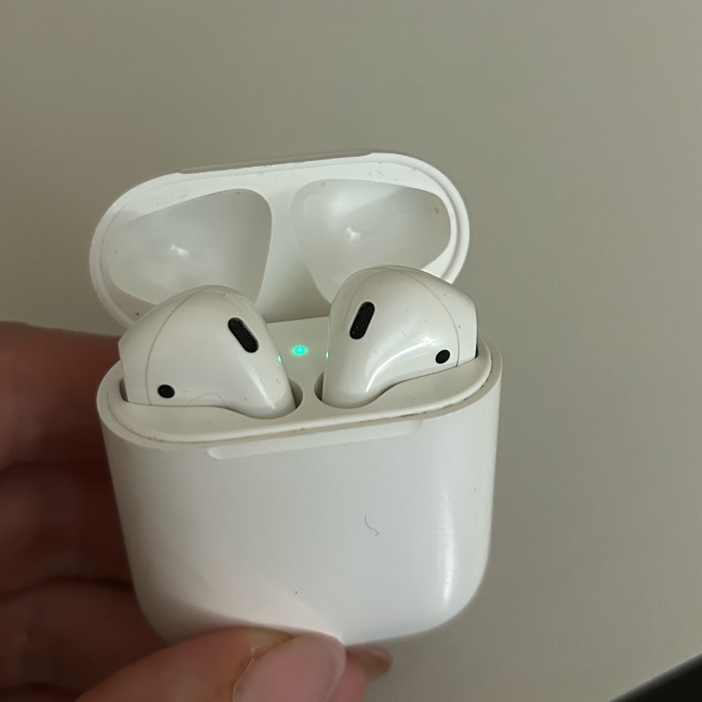 APPLE AIRPODS (2nd Generation)